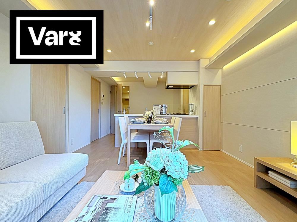 2LDK apartment in Minato Ward, Tokyo - Photo 1