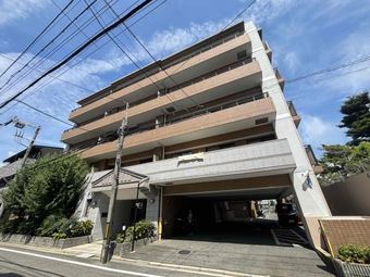 4LDK+S apartment in Kita Ward