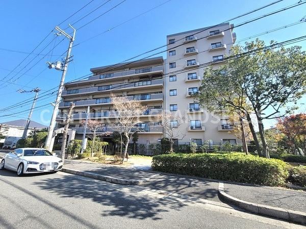 3LDK apartment in Takatsuki, Osaka - Photo 1