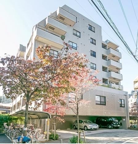 2LDK apartment in Shinjuku Ward, Tokyo - Photo 1