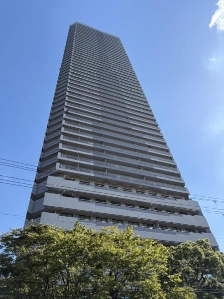 4LDK apartment in Minato Ward, Osaka - Photo 1