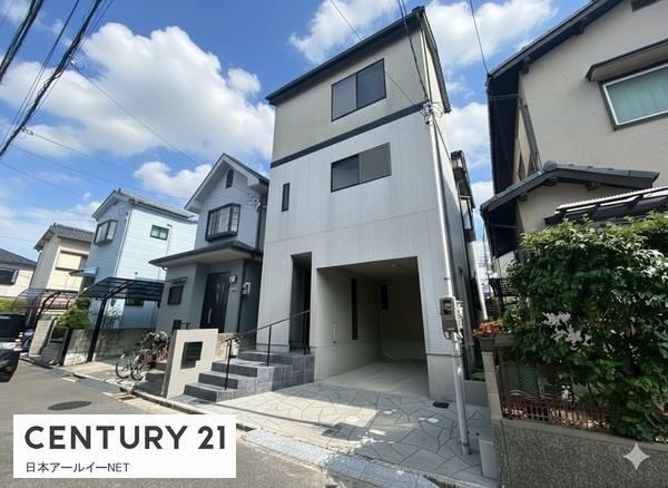4LDK house in Takatsuki, Osaka - Photo 1