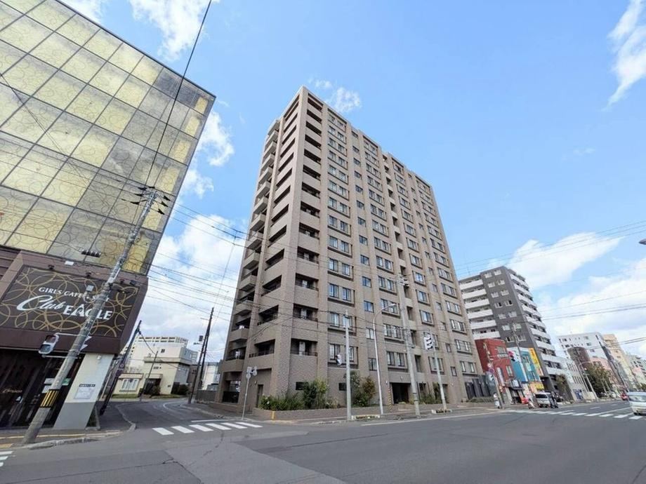 4LDK apartment in Kita Ward, Sapporo, Hokkaido - Photo 1