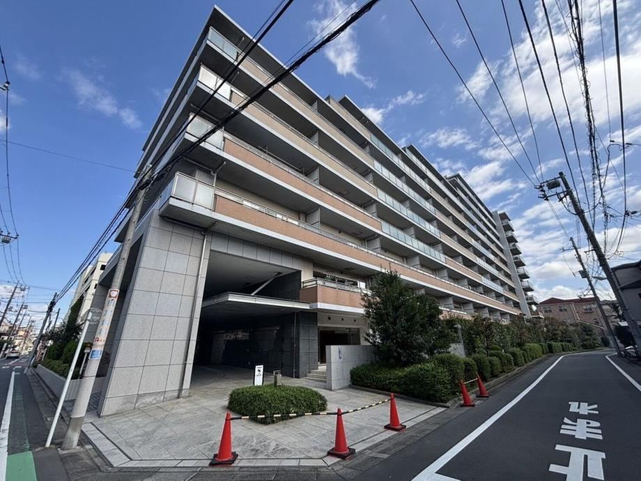 2LDK apartment in Katsushika Ward, Tokyo - Photo 1