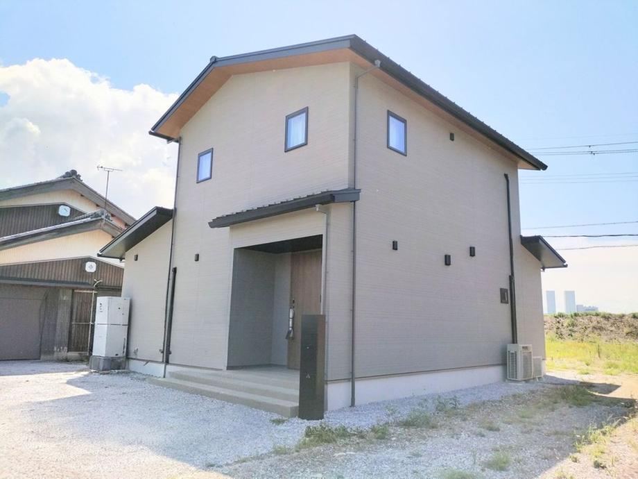 4LDK house in Maibara, Shiga - Photo 1