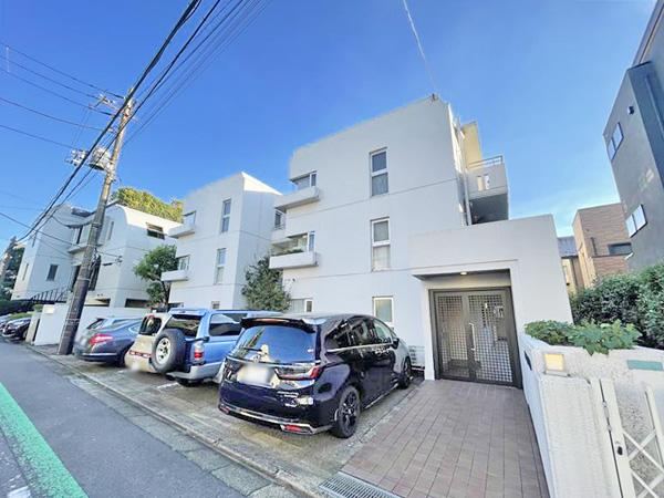 3LDK apartment in Meguro Ward, Tokyo - Photo 1
