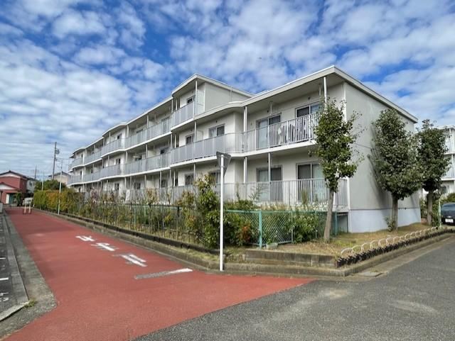 2LDK apartment in Chigasaki, Kanagawa - Photo 1