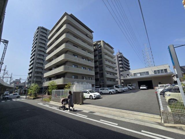 2LDK apartment in Amagasaki, Hyogo - Photo 1