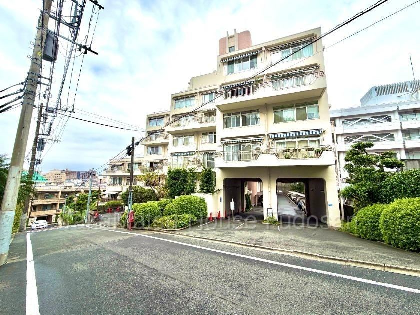 2LDK apartment in Meguro Ward, Tokyo - Photo 1