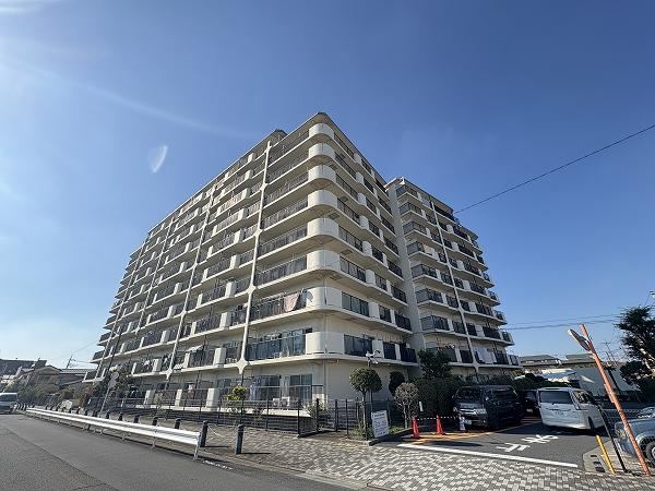 2LDK+S apartment in Adachi Ward, Tokyo - Photo 1