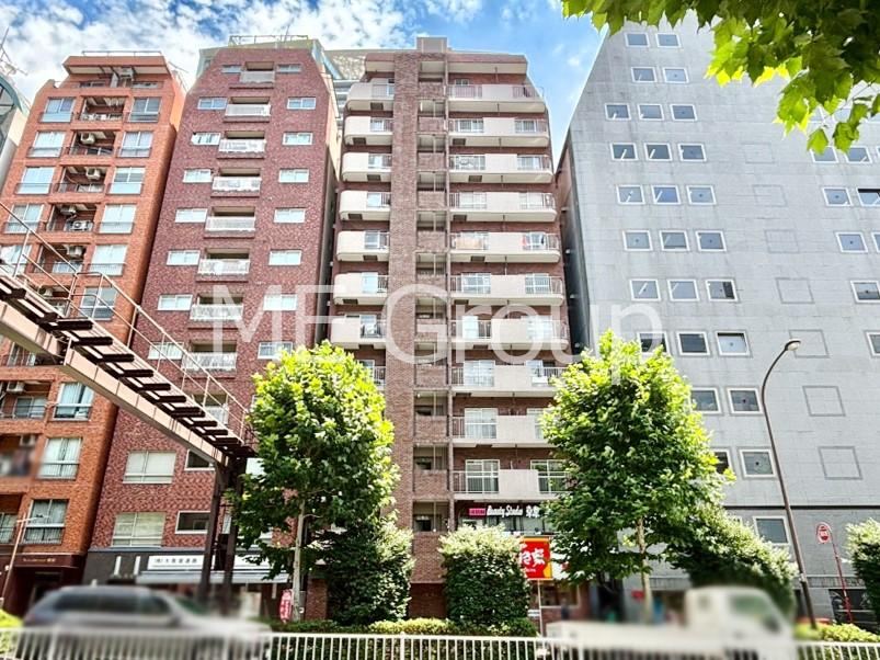 studio apartment in Shinjuku Ward, Tokyo - Photo 1