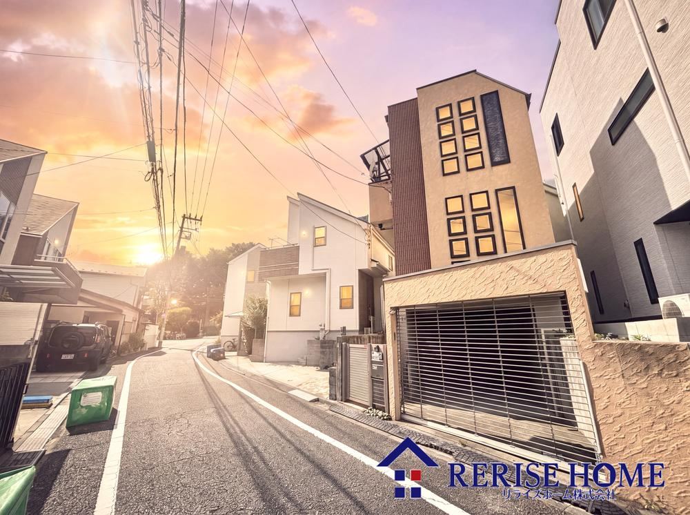 4LDK house in Suginami Ward, Tokyo - Photo 1