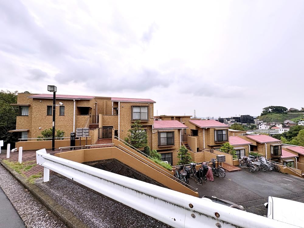 2LDK+S apartment in Naka Ward, Yokohama, Kanagawa - Photo 1