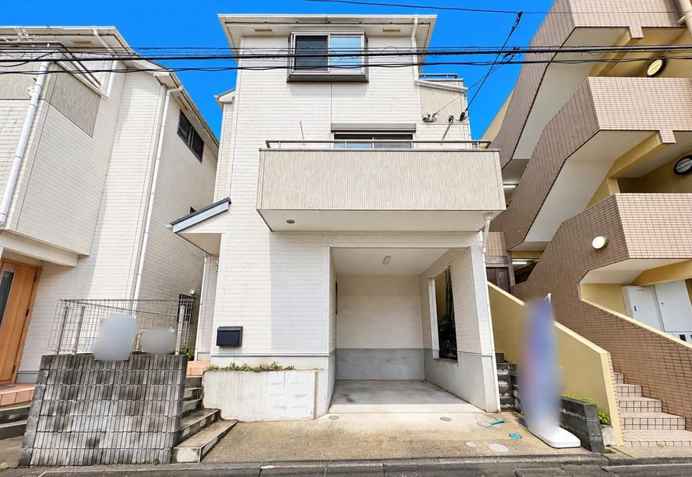 3LDK house in Isogo Ward, Yokohama, Kanagawa - Photo 1