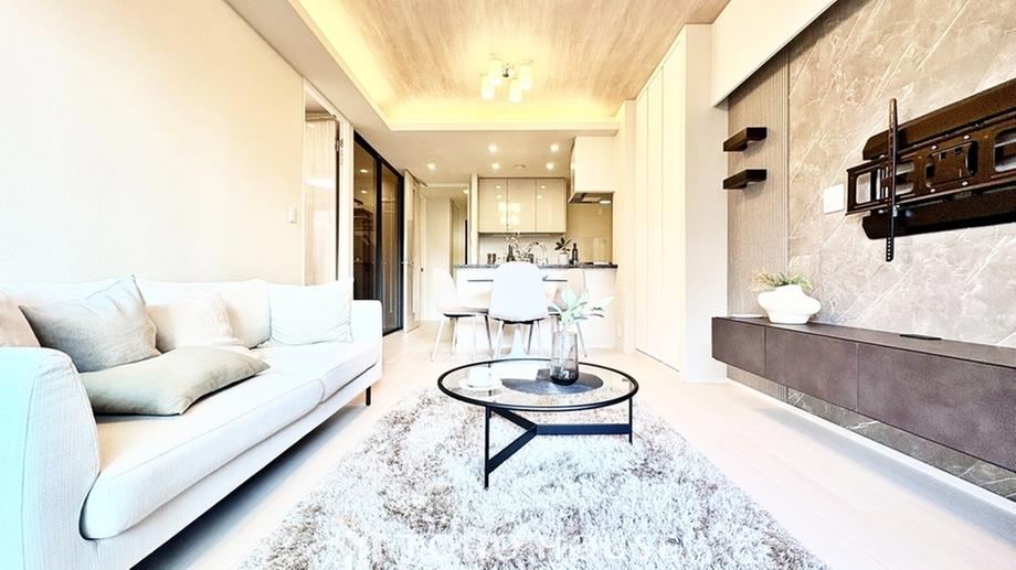 2LDK apartment in Minato Ward, Tokyo - Photo 1
