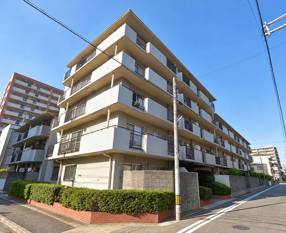 3LDK apartment in Higashinada Ward, Kobe, Hyogo - Photo 1