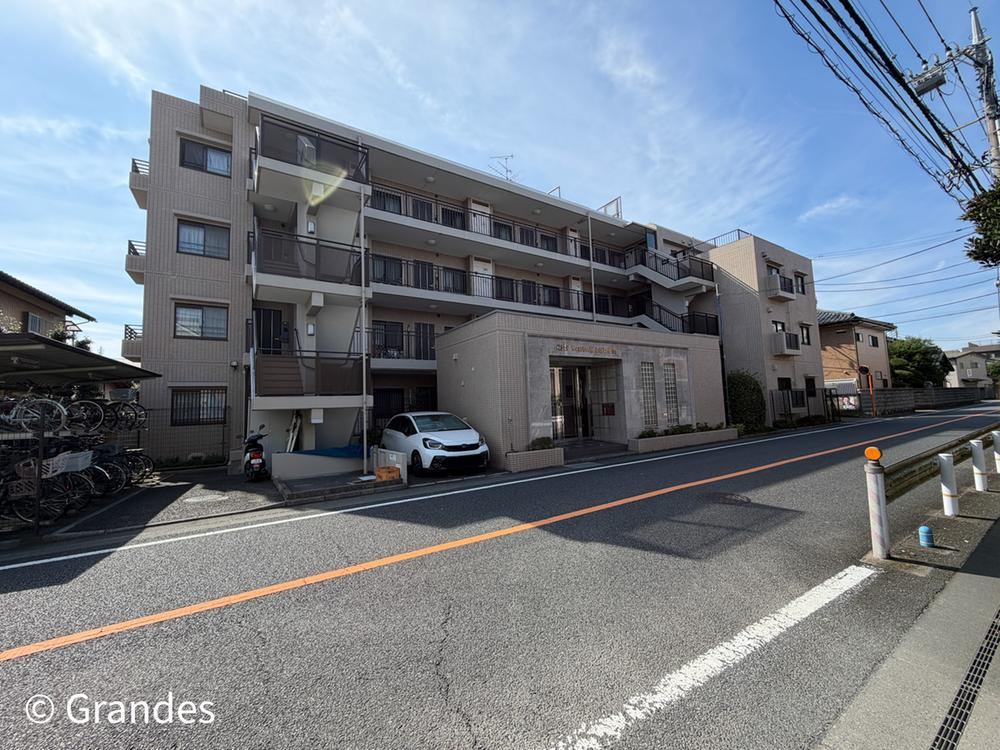 2LDK apartment in Inagi, Tokyo - Photo 1