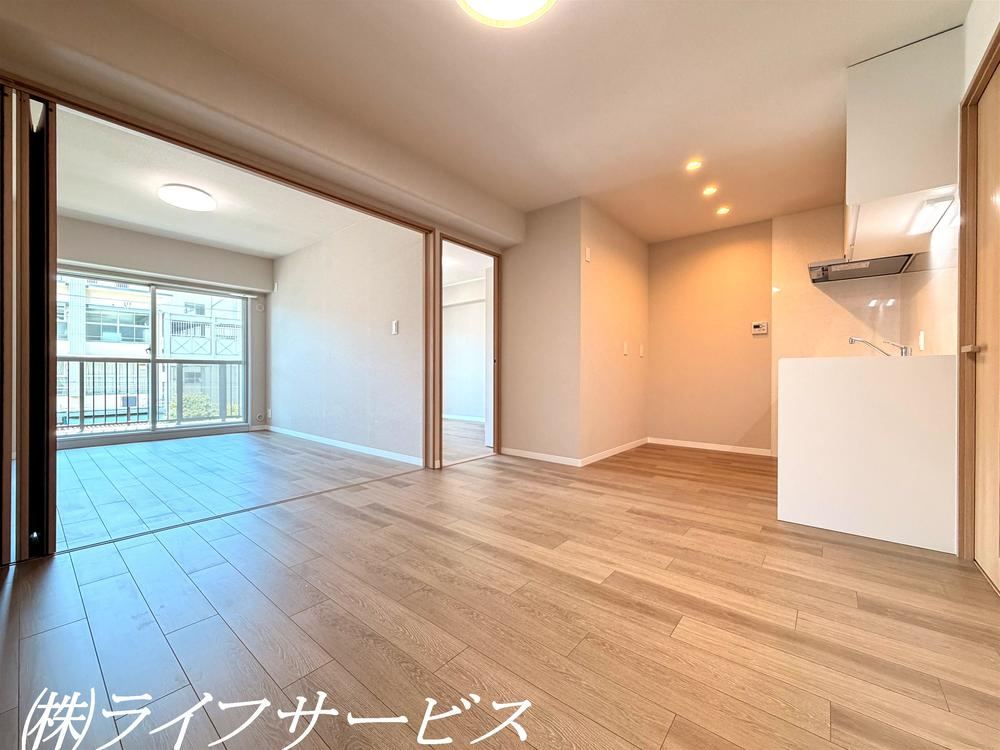 3LDK apartment in Yodogawa Ward, Osaka - Photo 1