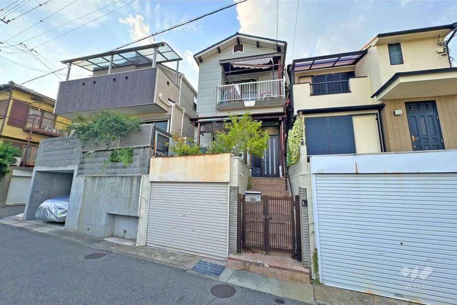 3DK house in Higashinada Ward, Kobe, Hyogo - Photo 1