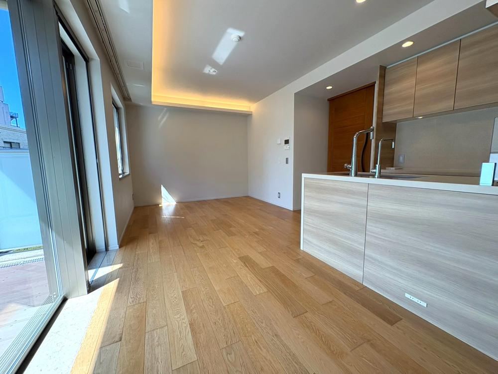 1LDK apartment in Minato Ward, Tokyo - Photo 1