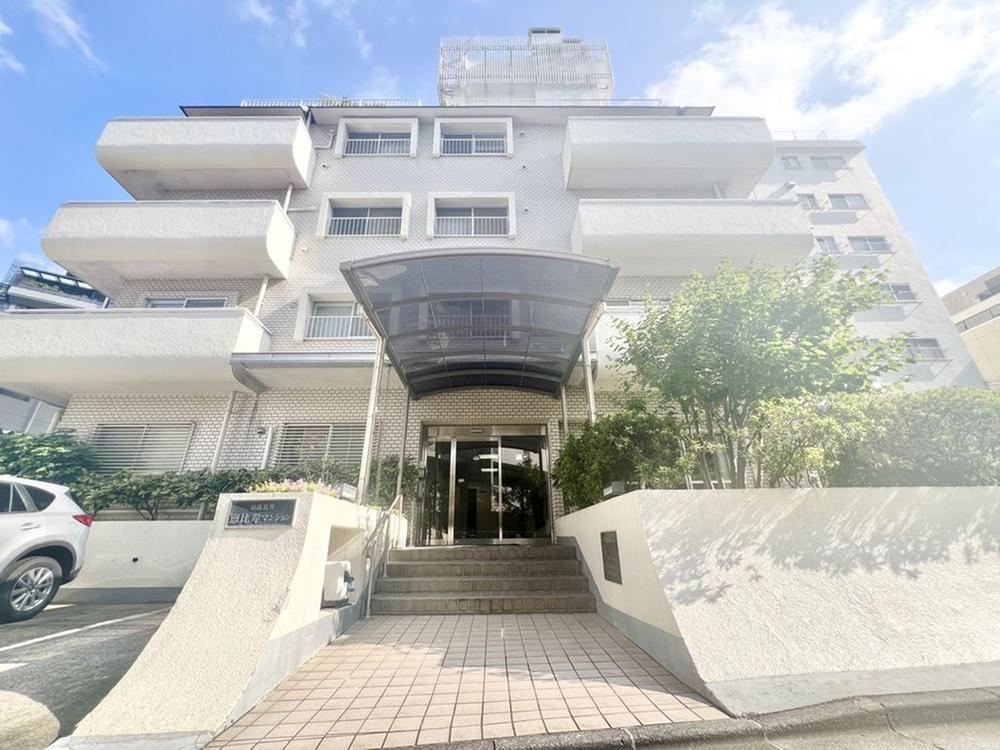 3LDK apartment in Shibuya Ward, Tokyo - Photo 1