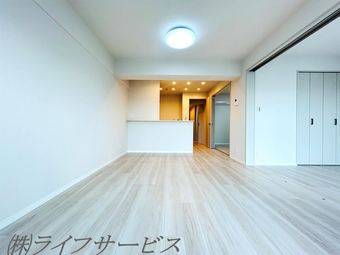 3LDK apartment in Higashiyodogawa Ward