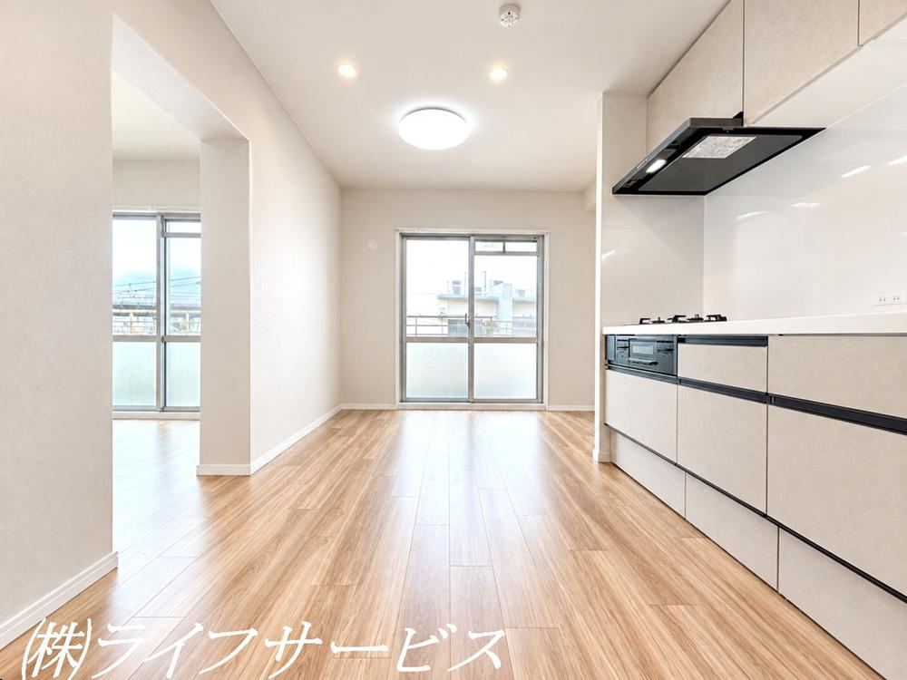 2LDK apartment in Yodogawa Ward, Osaka - Photo 1