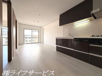 3LDK apartment in Yodogawa Ward