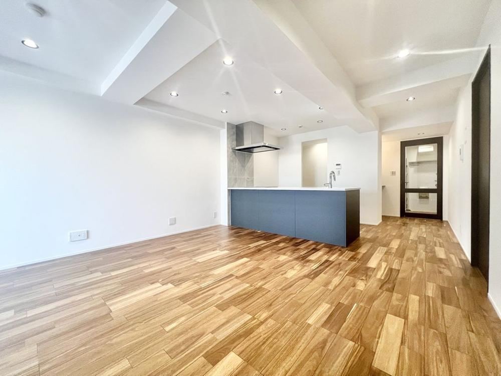 2LDK apartment in Minato Ward, Tokyo - Photo 1