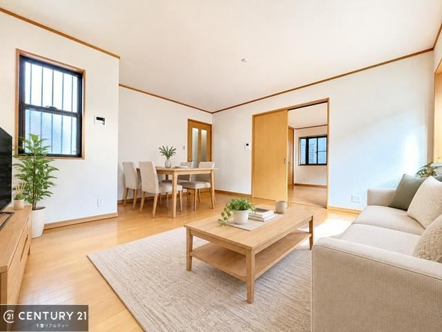 4LDK+S house in Wakaba Ward, Chiba - Photo 1