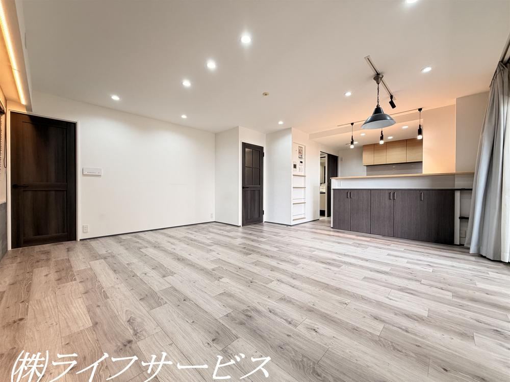 2LDK+S apartment in Yodogawa Ward, Osaka - Photo 1