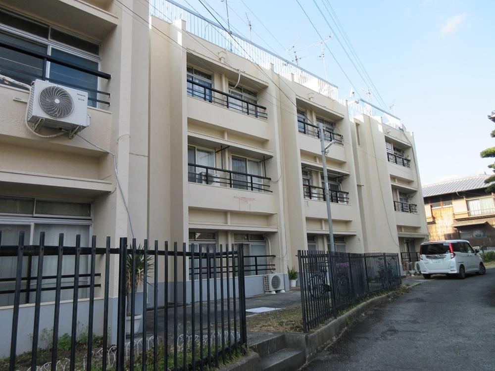 2LDK apartment in Daito, Osaka - Photo 1