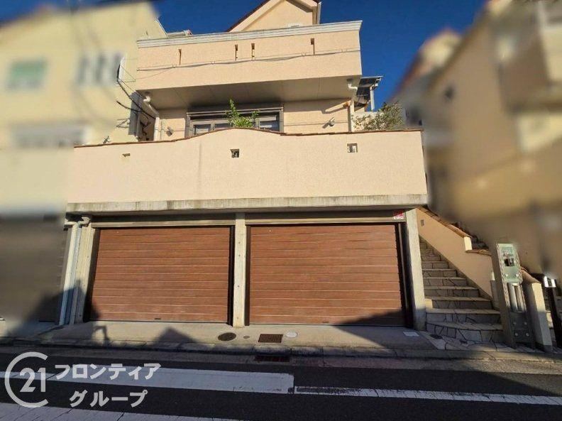 4LDK house in Higashiosaka, Osaka - Photo 1
