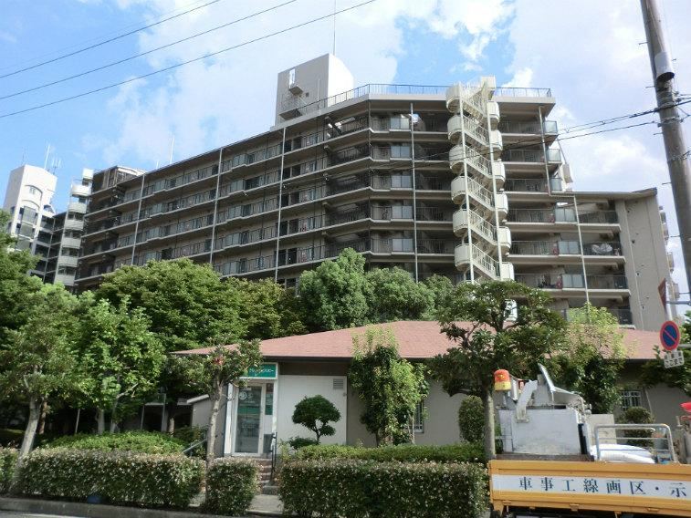 3LDK apartment in Higashiosaka, Osaka - Photo 1