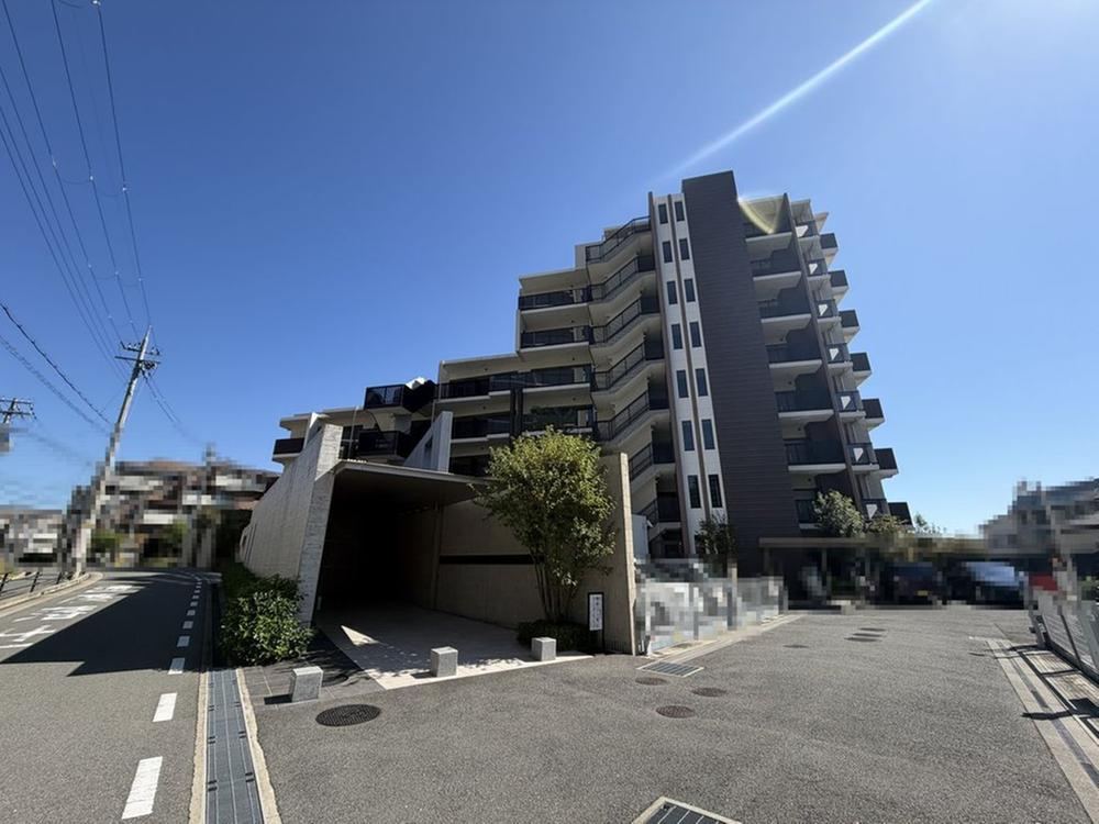 4LDK apartment in Toyonaka, Osaka - Photo 1