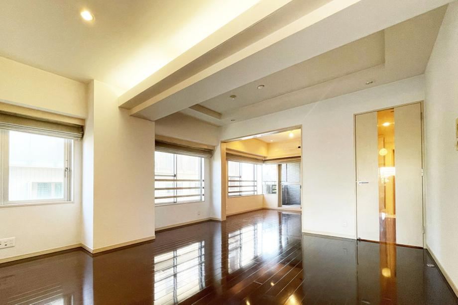 2LDK apartment in Minato Ward, Tokyo - Photo 1