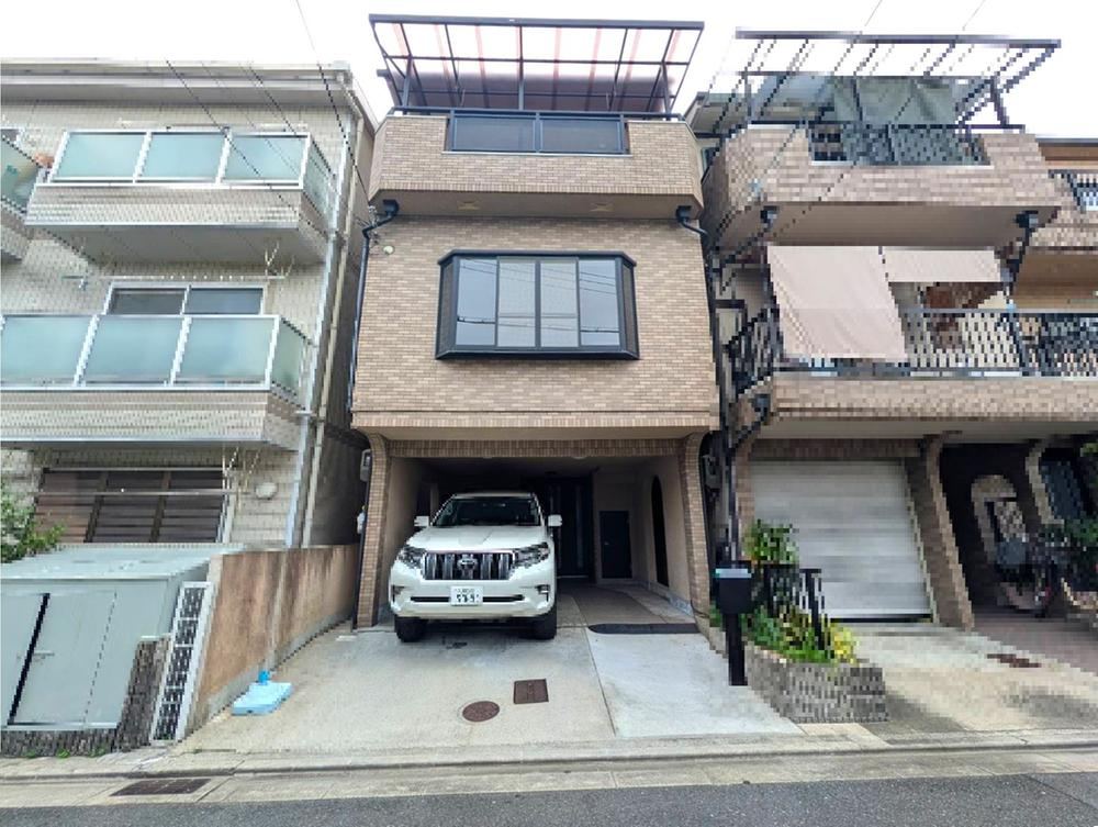 4LDK house in Higashiosaka, Osaka - Photo 1