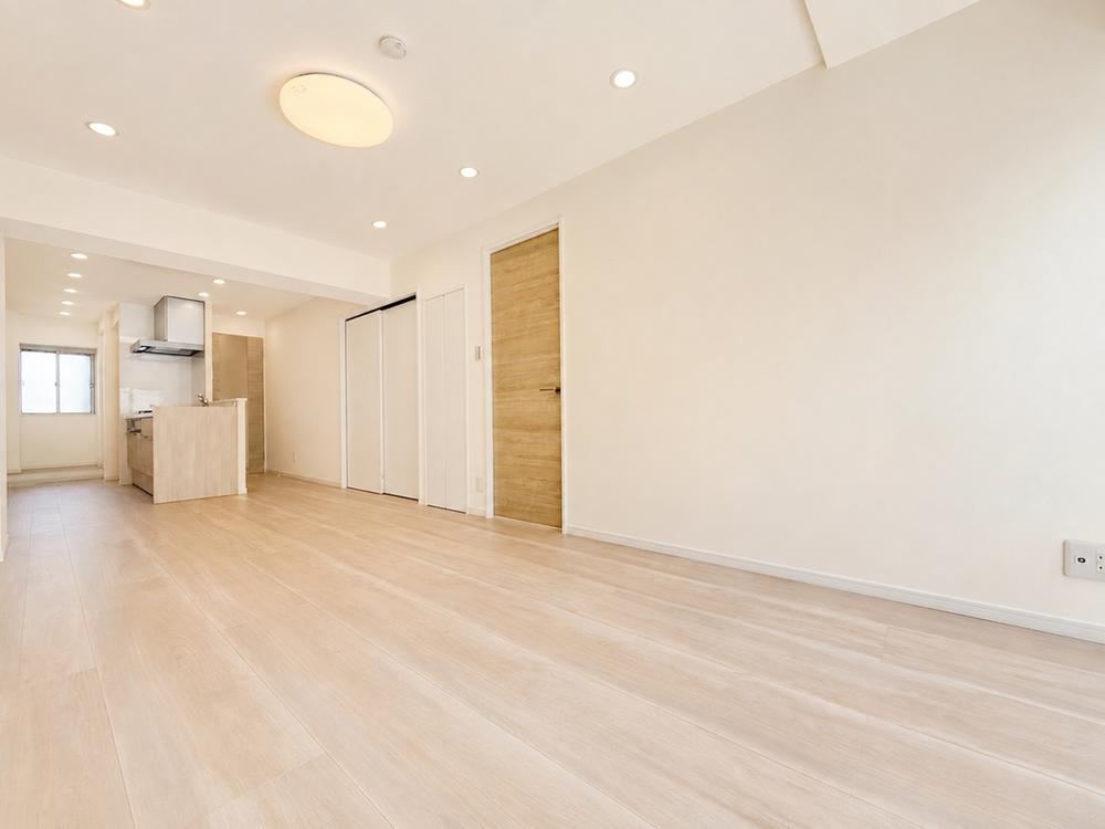 2LDK apartment in Joto Ward, Osaka - Photo 1