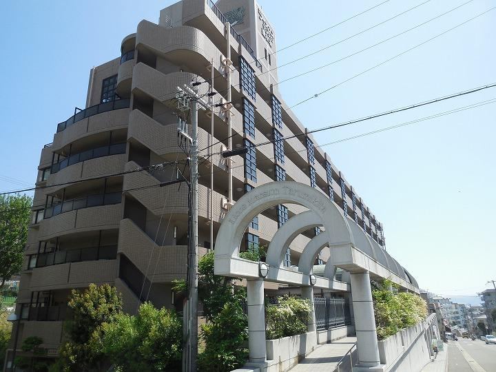 3LDK apartment in Tarumi Ward, Kobe, Hyogo - Photo 1