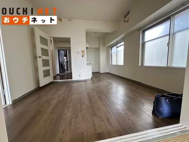 2LDK apartment in Yodogawa Ward, Osaka - Photo 1
