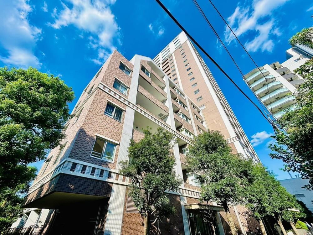 2LDK+S apartment in Shinjuku Ward, Tokyo - Photo 1