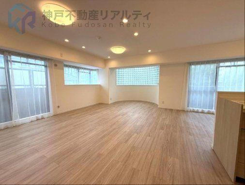 3LDK apartment in Tarumi Ward, Kobe, Hyogo - Photo 1
