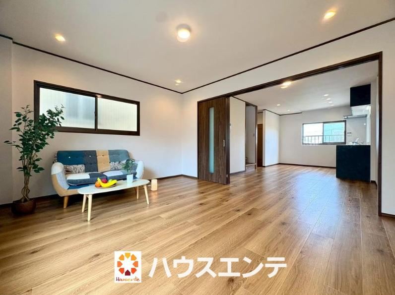 4LDK house in Suita, Osaka - Photo 1