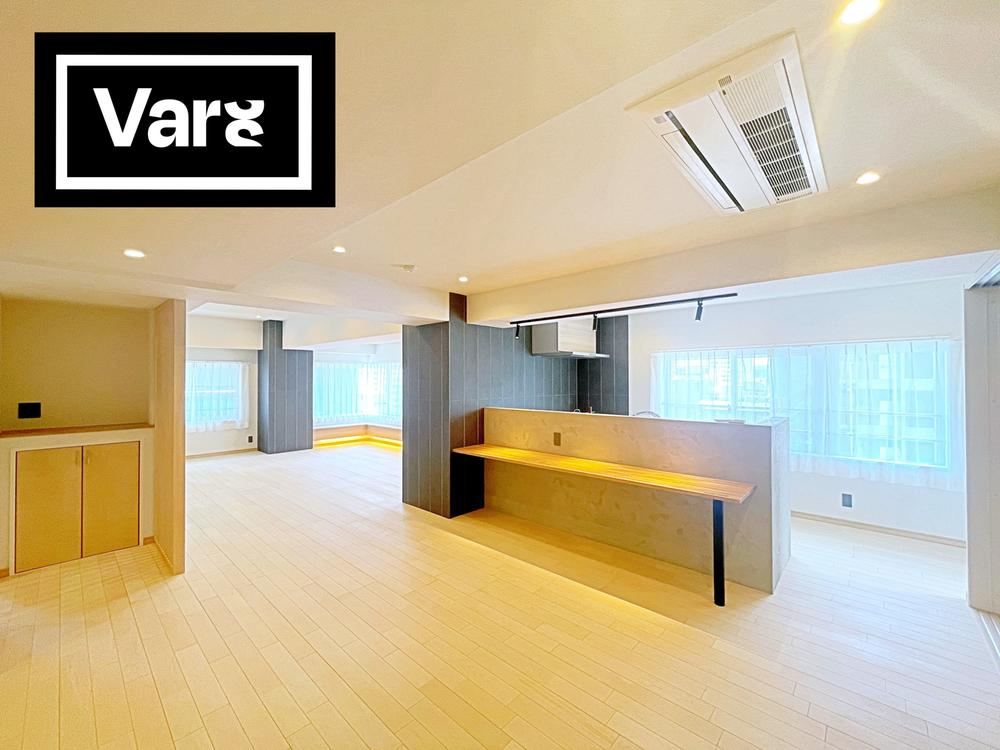 3LDK apartment in Chiyoda Ward, Tokyo - Photo 1