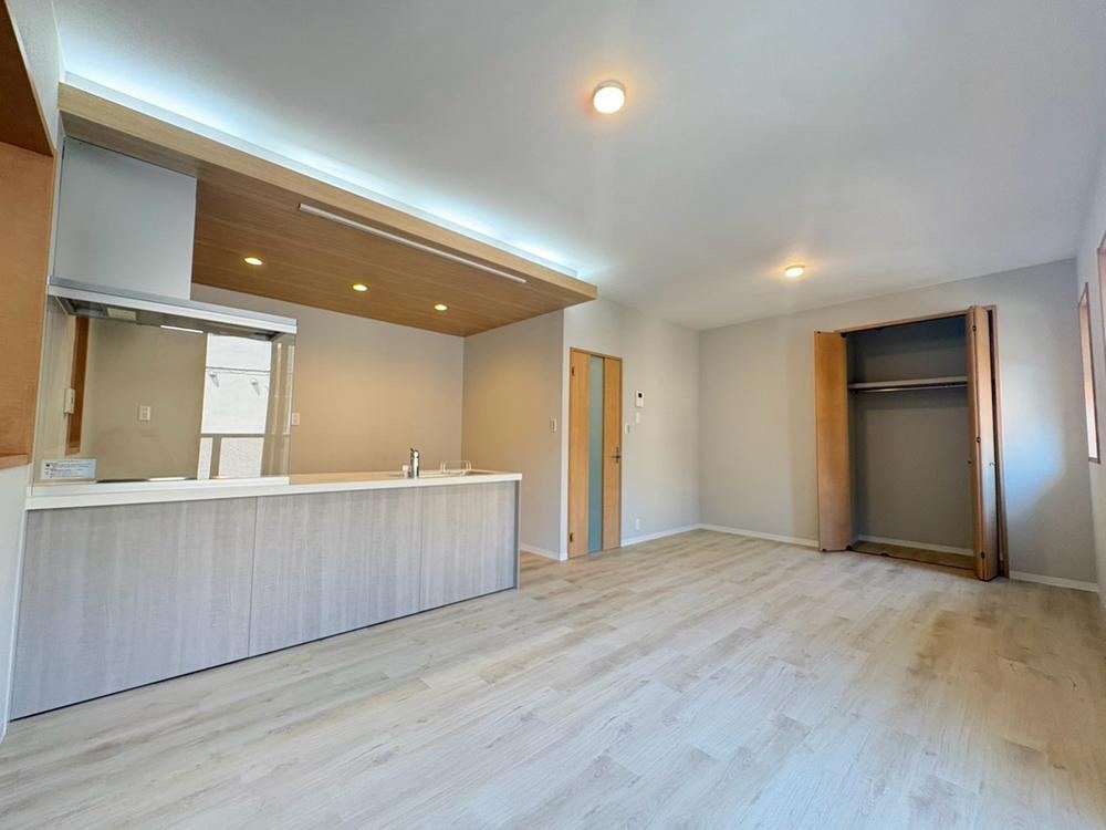 4LDK house in Higashiyodogawa Ward, Osaka - Photo 1