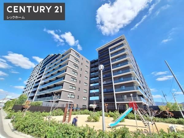3LDK apartment in Higashiosaka, Osaka - Photo 1