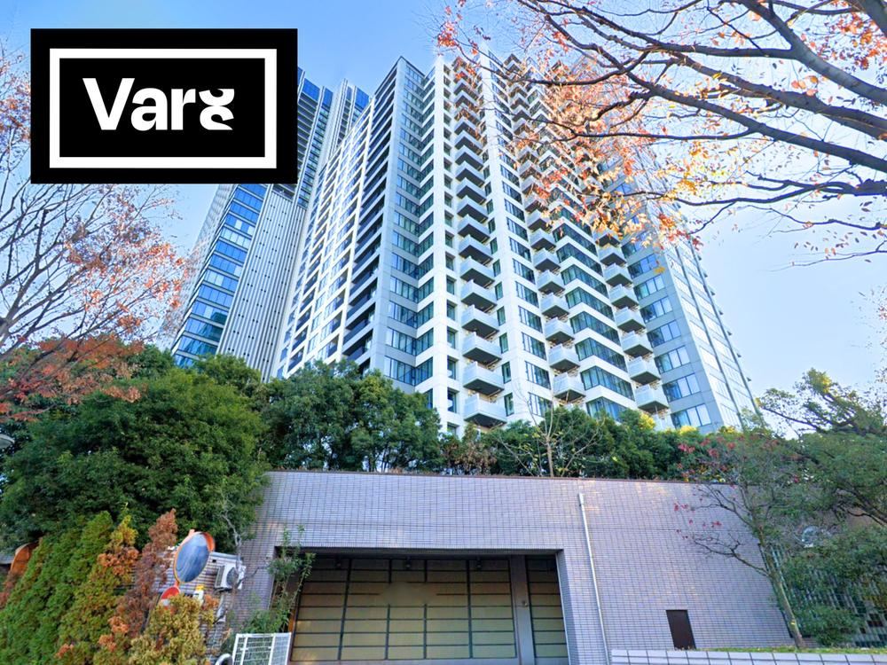 3LDK apartment in Shinjuku Ward, Tokyo - Photo 1