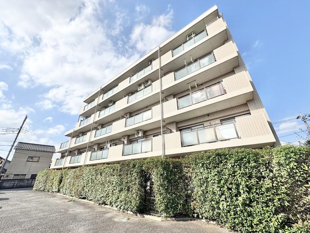 2LDK apartment in Inagi, Tokyo - Photo 1