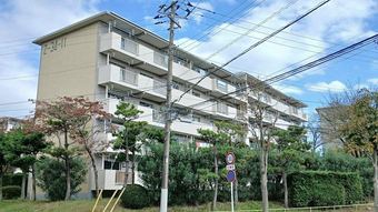 3LDK apartment in Hanamigawa Ward