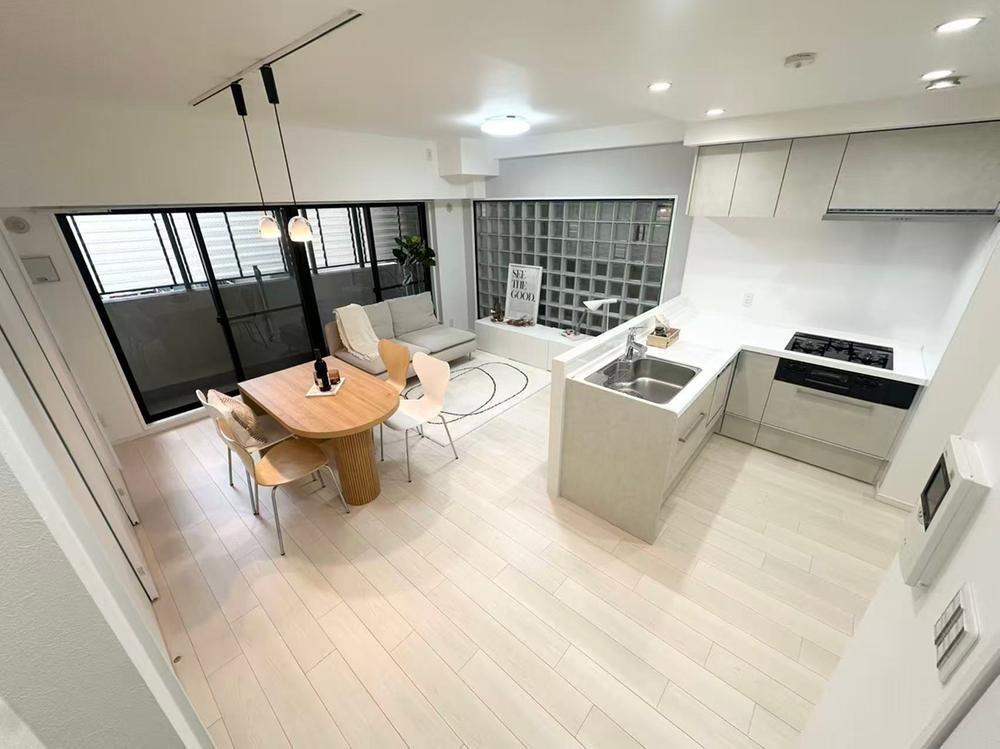 2LDK+S apartment in Nishi Ward, Osaka - Photo 1